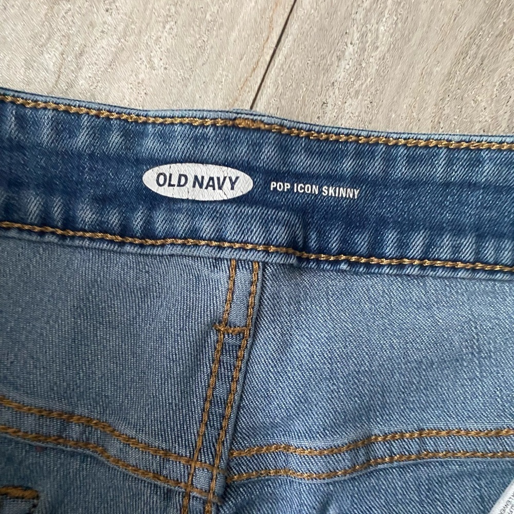 Women's Old Navy Pop Icon Skinny Jeans Size 12 Short Distressed Blue Denim - Picture 4 of 6